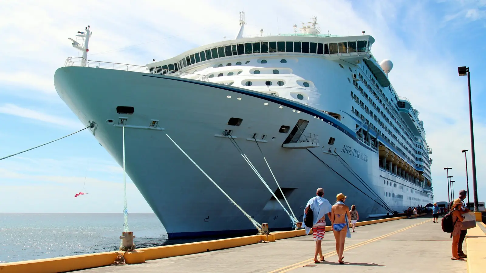 Un crucero amarrado junto al muelle de Frederiksted, St. Croix.